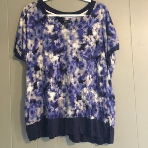 ✨5 FOR $15!!✨ Simply Vera Beautiful Flower Tee